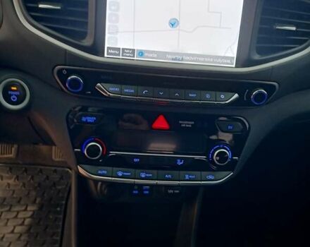 Синий Хендай Ioniq, объемом двигателя 0 л и пробегом 84 тыс. км за 12950 $, фото 83 на Automoto.ua