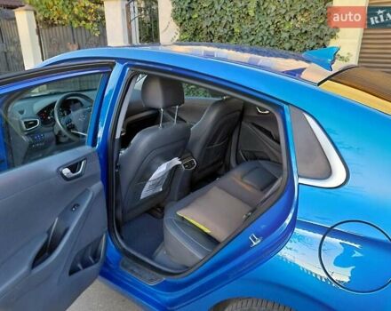 Синий Хендай Ioniq, объемом двигателя 0 л и пробегом 82 тыс. км за 13600 $, фото 3 на Automoto.ua