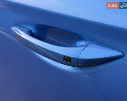 Синий Хендай Ioniq, объемом двигателя 1.6 л и пробегом 199 тыс. км за 12400 $, фото 12 на Automoto.ua