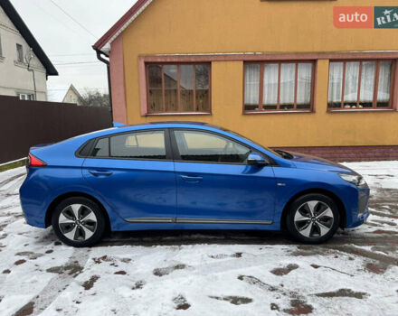Синий Хендай Ioniq, объемом двигателя 0 л и пробегом 97 тыс. км за 10999 $, фото 4 на Automoto.ua