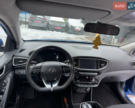 Синий Хендай Ioniq, объемом двигателя 0 л и пробегом 97 тыс. км за 10999 $, фото 27 на Automoto.ua