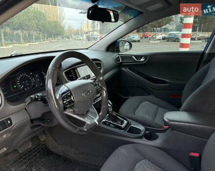 Синий Хендай Ioniq, объемом двигателя 1.6 л и пробегом 199 тыс. км за 12400 $, фото 16 на Automoto.ua