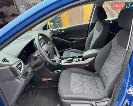 Синий Хендай Ioniq, объемом двигателя 0 л и пробегом 97 тыс. км за 10999 $, фото 14 на Automoto.ua
