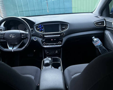Синий Хендай Ioniq, объемом двигателя 0 л и пробегом 125 тыс. км за 14000 $, фото 13 на Automoto.ua