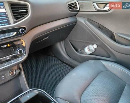 Синий Хендай Ioniq, объемом двигателя 0 л и пробегом 82 тыс. км за 13600 $, фото 6 на Automoto.ua