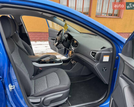 Синій Хендай Ioniq, об'ємом двигуна 0 л та пробігом 97 тис. км за 10999 $, фото 18 на Automoto.ua