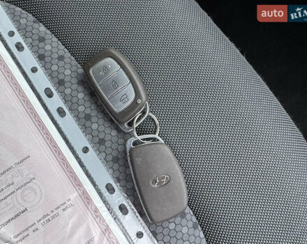 Синий Хендай Ioniq, объемом двигателя 0 л и пробегом 97 тыс. км за 10999 $, фото 55 на Automoto.ua