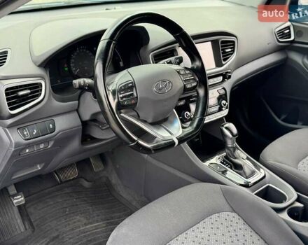 Синій Хендай Ioniq, об'ємом двигуна 1.58 л та пробігом 177 тис. км за 12990 $, фото 17 на Automoto.ua