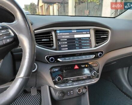 Синий Хендай Ioniq, объемом двигателя 0 л и пробегом 82 тыс. км за 13600 $, фото 17 на Automoto.ua