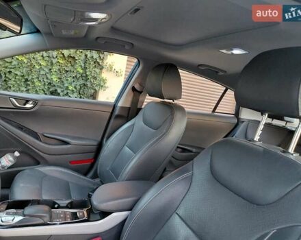 Синий Хендай Ioniq, объемом двигателя 0 л и пробегом 82 тыс. км за 13600 $, фото 11 на Automoto.ua