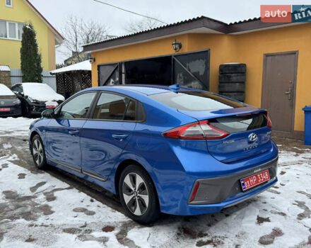 Синий Хендай Ioniq, объемом двигателя 0 л и пробегом 97 тыс. км за 10999 $, фото 7 на Automoto.ua
