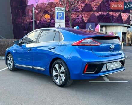 Синій Хендай Ioniq, об'ємом двигуна 0 л та пробігом 151 тис. км за 11490 $, фото 4 на Automoto.ua