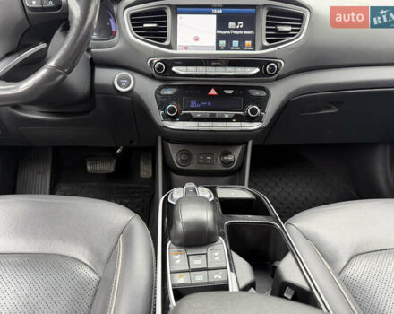 Синий Хендай Ioniq, объемом двигателя 0 л и пробегом 89 тыс. км за 12700 $, фото 15 на Automoto.ua