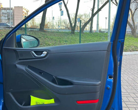 Синий Хендай Ioniq, объемом двигателя 0 л и пробегом 107 тыс. км за 12999 $, фото 8 на Automoto.ua