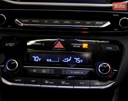 Синий Хендай Ioniq, объемом двигателя 1.58 л и пробегом 93 тыс. км за 11900 $, фото 27 на Automoto.ua