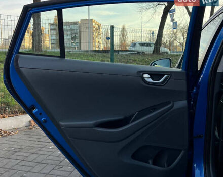 Синий Хендай Ioniq, объемом двигателя 0 л и пробегом 107 тыс. км за 12999 $, фото 7 на Automoto.ua