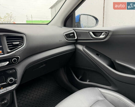 Синий Хендай Ioniq, объемом двигателя 0 л и пробегом 89 тыс. км за 12700 $, фото 12 на Automoto.ua