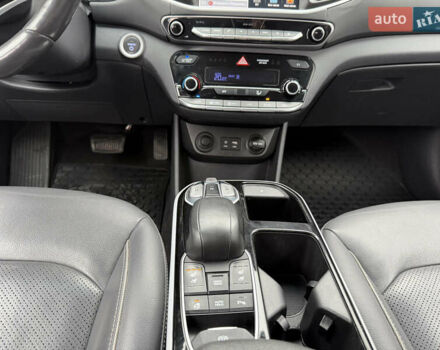 Синий Хендай Ioniq, объемом двигателя 0 л и пробегом 89 тыс. км за 12700 $, фото 14 на Automoto.ua