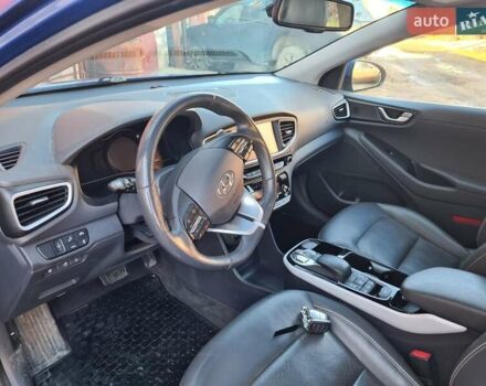 Синий Хендай Ioniq, объемом двигателя 0 л и пробегом 132 тыс. км за 13450 $, фото 4 на Automoto.ua