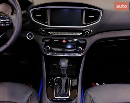 Синий Хендай Ioniq, объемом двигателя 1.58 л и пробегом 93 тыс. км за 11900 $, фото 48 на Automoto.ua