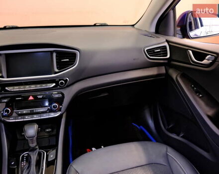 Синий Хендай Ioniq, объемом двигателя 1.58 л и пробегом 93 тыс. км за 11900 $, фото 47 на Automoto.ua