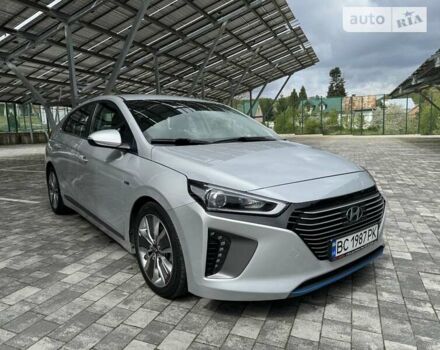 Синий Хендай Ioniq, объемом двигателя 1.58 л и пробегом 28 тыс. км за 17500 $, фото 1 на Automoto.ua