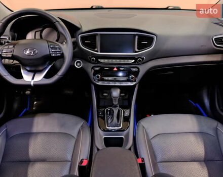 Синий Хендай Ioniq, объемом двигателя 1.58 л и пробегом 93 тыс. км за 11900 $, фото 45 на Automoto.ua