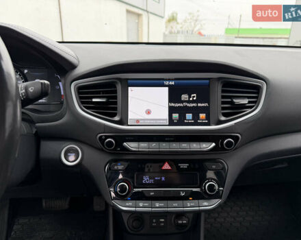 Синий Хендай Ioniq, объемом двигателя 0 л и пробегом 89 тыс. км за 12700 $, фото 16 на Automoto.ua