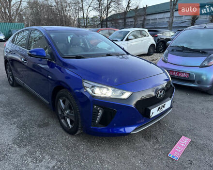 Синий Хендай Ioniq, объемом двигателя 0 л и пробегом 45 тыс. км за 13300 $, фото 4 на Automoto.ua