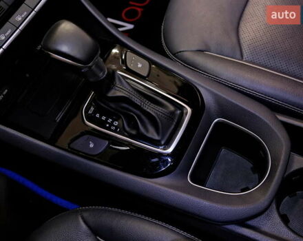 Синий Хендай Ioniq, объемом двигателя 1.58 л и пробегом 93 тыс. км за 11900 $, фото 22 на Automoto.ua