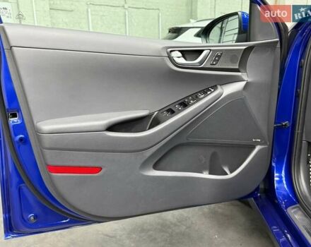 Синий Хендай Ioniq, объемом двигателя 0 л и пробегом 94 тыс. км за 13077 $, фото 12 на Automoto.ua