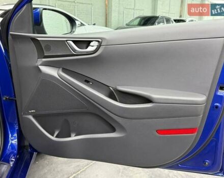 Синий Хендай Ioniq, объемом двигателя 0 л и пробегом 94 тыс. км за 13077 $, фото 20 на Automoto.ua