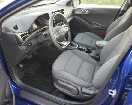 Синій Хендай Ioniq, об'ємом двигуна 1.6 л та пробігом 73 тис. км за 17800 $, фото 9 на Automoto.ua