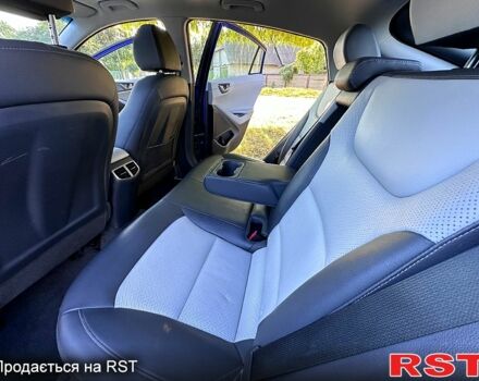 Синий Хендай Ioniq, объемом двигателя 0 л и пробегом 65 тыс. км за 16200 $, фото 8 на Automoto.ua