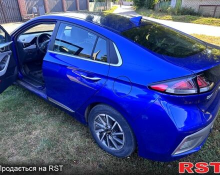 Синий Хендай Ioniq, объемом двигателя 0 л и пробегом 65 тыс. км за 16200 $, фото 4 на Automoto.ua