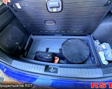 Синий Хендай Ioniq, объемом двигателя 0 л и пробегом 65 тыс. км за 16200 $, фото 7 на Automoto.ua