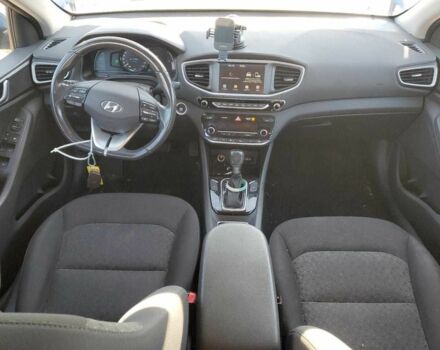 Синий Хендай Ioniq, объемом двигателя 1.6 л и пробегом 58 тыс. км за 2000 $, фото 6 на Automoto.ua