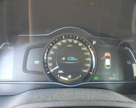 Синий Хендай Ioniq, объемом двигателя 1.6 л и пробегом 58 тыс. км за 2000 $, фото 7 на Automoto.ua