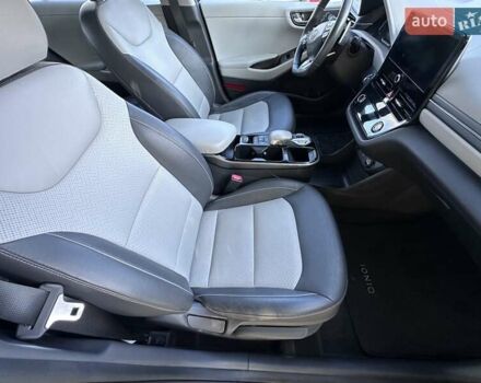 Синий Хендай Ioniq, объемом двигателя 0 л и пробегом 65 тыс. км за 16200 $, фото 21 на Automoto.ua