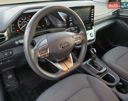 Синий Хендай Ioniq, объемом двигателя 1.6 л и пробегом 86 тыс. км за 16800 $, фото 14 на Automoto.ua