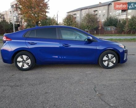 Синий Хендай Ioniq, объемом двигателя 1.6 л и пробегом 86 тыс. км за 16800 $, фото 4 на Automoto.ua
