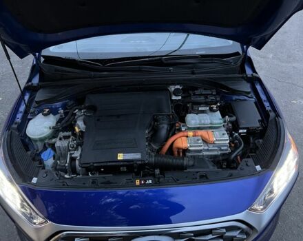 Синий Хендай Ioniq, объемом двигателя 1.6 л и пробегом 66 тыс. км за 17500 $, фото 3 на Automoto.ua