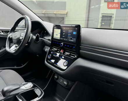 Синий Хендай Ioniq, объемом двигателя 0 л и пробегом 149 тыс. км за 15400 $, фото 35 на Automoto.ua