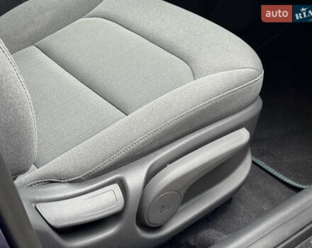 Синий Хендай Ioniq, объемом двигателя 0 л и пробегом 150 тыс. км за 15850 $, фото 37 на Automoto.ua