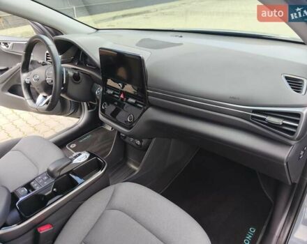 Синій Хендай Ioniq, об'ємом двигуна 0 л та пробігом 57 тис. км за 16600 $, фото 57 на Automoto.ua