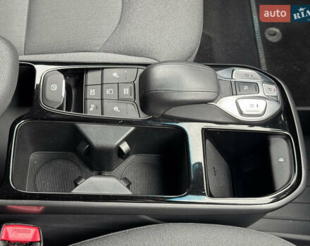 Синий Хендай Ioniq, объемом двигателя 0 л и пробегом 150 тыс. км за 15850 $, фото 34 на Automoto.ua