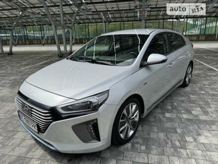 Синий Хендай Ioniq, объемом двигателя 1.58 л и пробегом 28 тыс. км за 17500 $, фото 1 на Automoto.ua