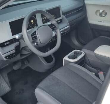 Белый Хендай Ioniq 5, объемом двигателя 0 л и пробегом 62 тыс. км за 24950 $, фото 20 на Automoto.ua