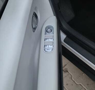 Белый Хендай Ioniq 5, объемом двигателя 0 л и пробегом 62 тыс. км за 24950 $, фото 4 на Automoto.ua