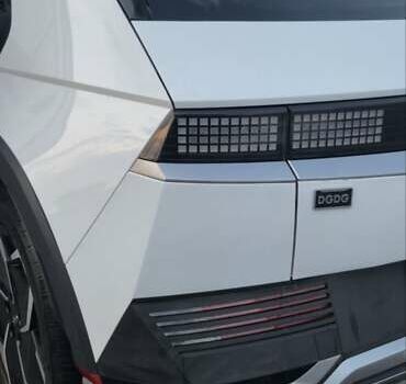 Белый Хендай Ioniq 5, объемом двигателя 0 л и пробегом 62 тыс. км за 24950 $, фото 19 на Automoto.ua